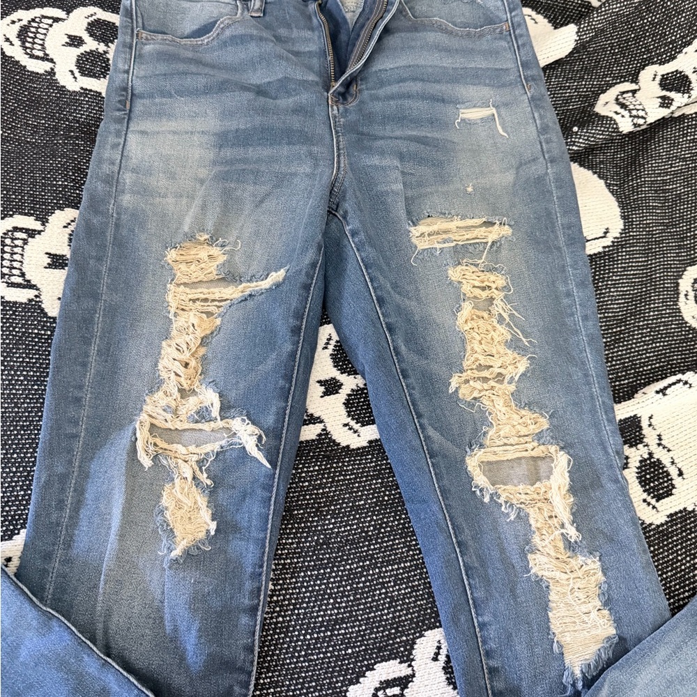 SOLD American Eagle Outfitters Light Blue Distressed jeans curvy